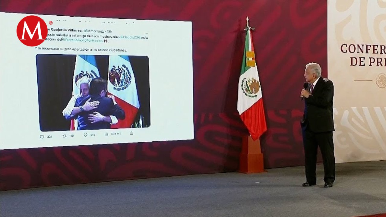 "¿Hay cariño o no hay cariño?": AMLO exhibe fot...