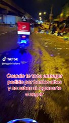 Repartidor se encomienda antes de entregar delivery en Barrios Altos