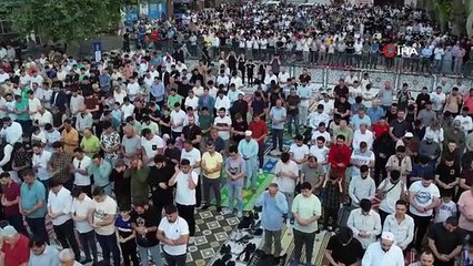 Eyüp Sultan Camisi'nde Bayram Namazı Coşkusu