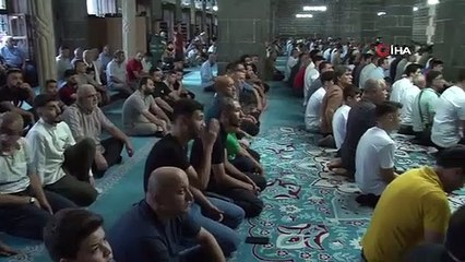 Les citoyens de Diyarbakir célébrés à la mosquée historique d'Ulu