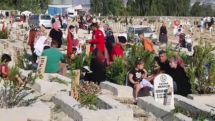 Hatay'da deprem mezarlığına bayram ziyareti