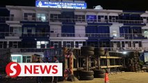 Policeman hurt after container lorry crashes into police guard post