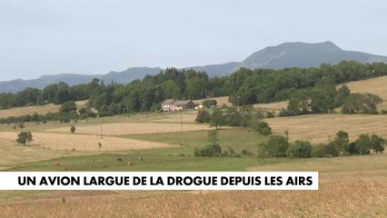 Un avion largue de la drogue depuis les airs