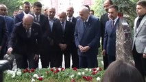 Le président du MHP, Devlet Bahçeli, a fait des déclarations après avoir visité la tombe d'Alparslan Türkeş.