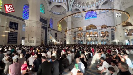 İstanbul'un camilerinde bayram namazı yoğunluğu