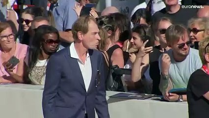 التعرف على جثة الممثل البريطاني جوليان ساندز بعد 5 أشهر من فقدانه