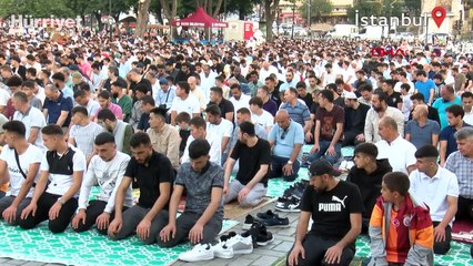 Binlerce kişi Ayasofya'da bayram namazı kıldı