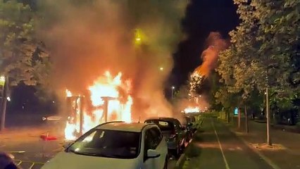 Fransa'da polisin bir genci vurarak öldürmesine tepki büyüdü: Araçlar ateşe verildi