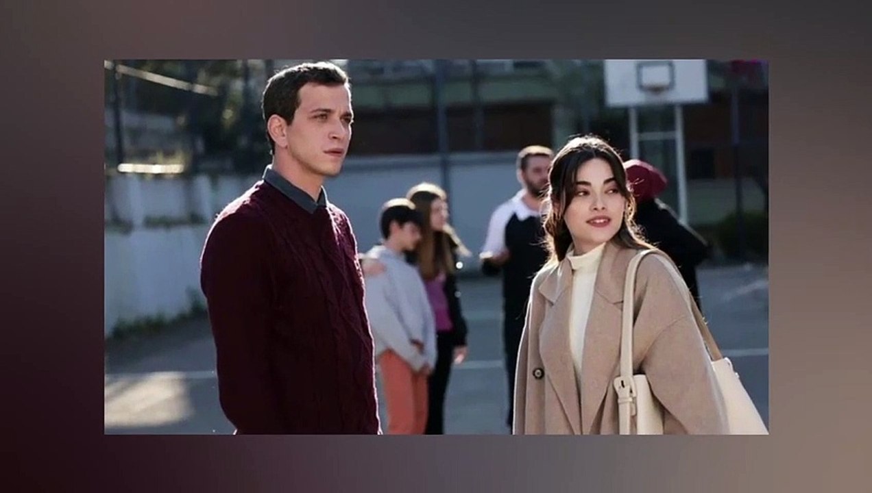 Simay Barlas, Süreyya dans la série télévisée Ömer, s'est admirée avec ses poses de bikini.