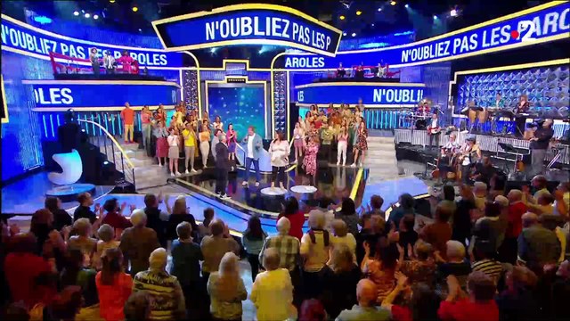 Jean-Luc Reichmann débarque par surprise sur le plateau de N'oubliez pas les paroles sur France 2
