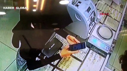 İstanbul'da bir kadın 'arkadaşıyım' dediği kişinin altın bilekliğini çaldı