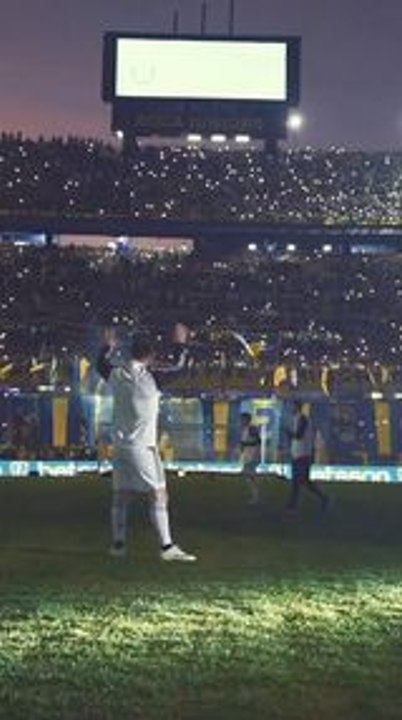 L'accueil réservé par le stade de Boca Juniors à Messi lors du jubilié en l'honneur Riquelme !#messi #riquelme #bocajuniors #football