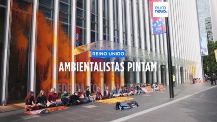 Ambientalistas pintam sede da TotalEnergies em Londres