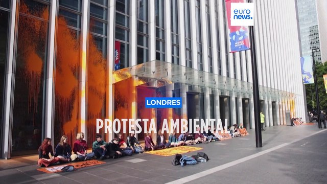 Protesta ambiental contra el megaproyecto petrolero en Uganda de TotalEnergies
