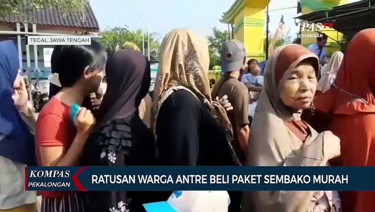 Ratusan Warga Tegal Barat Antusias Beli Paket Sembako Murah di Pasar Murah