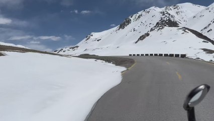 Gilgit-Baltistan: Debaran perjalanan di tebing gunung, lembah dan sungai