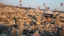 Kapadokya'da yabancılar biniyor, Türkler izliyor