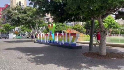 Las altas temperaturas vacían el centro de Santa Cruz de Tenerife