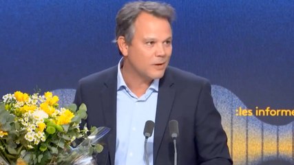 Larmes, Larusso et bouquets de fleurs : les adieux mémorables de Marc Fauvelle à la matinale de Franceinfo