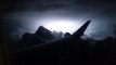Ce passager filme un orage incroyable en plein vol depuis son avion de ligne