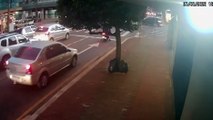 Câmera mostra motociclista sendo atingida em acidente no Centro