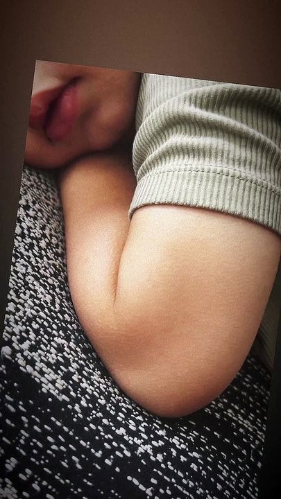 Le 28 juin 2023, M. Pokora a partagé un drôle d'instant sur Instagram.M. Pokora dévoile des images inédites de son fils Kenna. Instagram. Le 28 juin 2023.