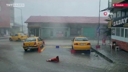 Karabük'te şiddetli rüzgar nedeniyle 5 katlı binanın çatısı uçtu