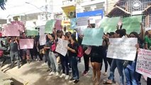 Alunos de faculdade particular protestam contra demissão de professores em Belém