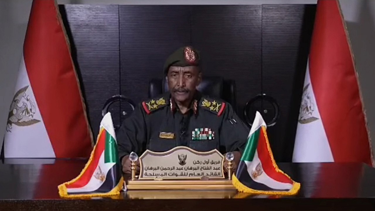 ما وراء الخبر- ما دلالة دعوة البرهان المواطنين للانخراط في القتال ضد الدعم السريع؟