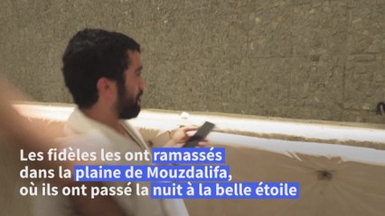 Près de La Mecque, une foule accomplit le rituel de la lapidation de Satan