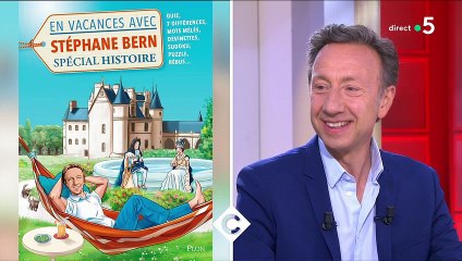 Stéphane Bern invité de "C à vous" pour présenter son carnet de vacances. France 5