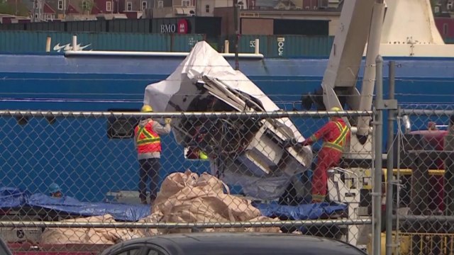 '심해 내파' 잠수정 잔해, 지상으로 옮겨져 / YTN