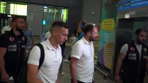 İSTANBUL - Trabzonspor’un prensip anlaşması sağladığı futbolcu Mislav Orsic İstanbul Havalimanı’na geldi