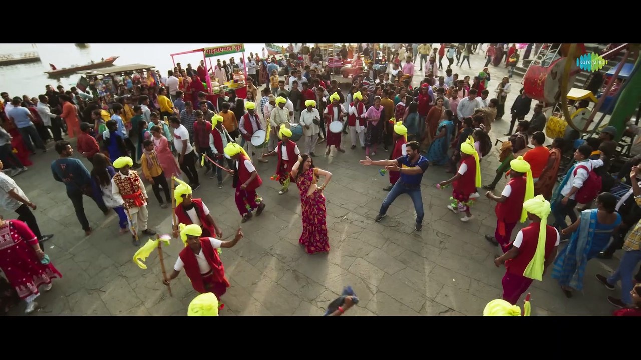 Phir Aur Kya Chahiye_ Zara Hatke Zara Bachke_ Vicky K_ Sara Ali K_ Arijit Singh_Sachin-Jigar_Amitabh(1080P_HD)