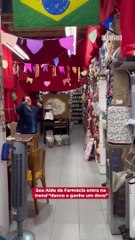 Seu Aldo Corrêa faz dancinha para ganhar doce