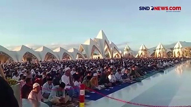 Gubernur Jabar Ridwan Kamil Salat Iduladha Bersama Ribuan Warga di Masjid Al Jabbar