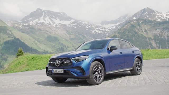 The new Mercedes-Benz GLC 400 e 4MATIC Coupe Design in Spectral blue