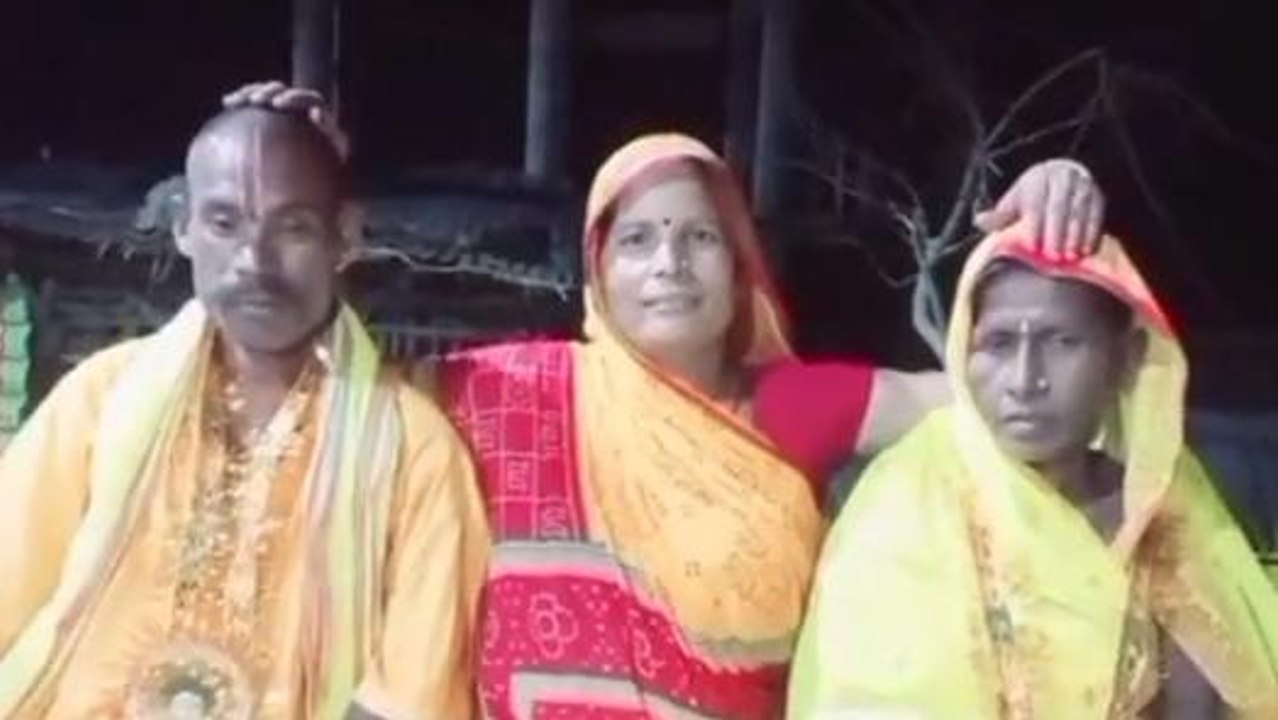 अनोखी शादी: न डीजे, न धूम धड़का, अनोखी रस्म के साथ दूल्हा-दुल्हन ने लिए सात फेरे.....