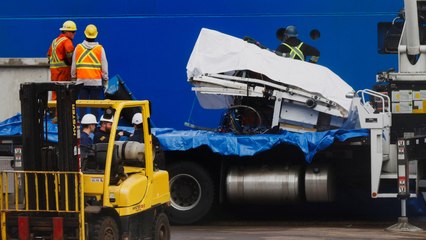 Скачать видео: Se encuentran posibles restos humanos entre los restos del sumergible del Titanic