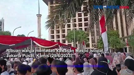 Masjid Istiqlal Penuh Sesak, Pinggiran Kali jadi Alternatif Jemaah Salat Iduladha
