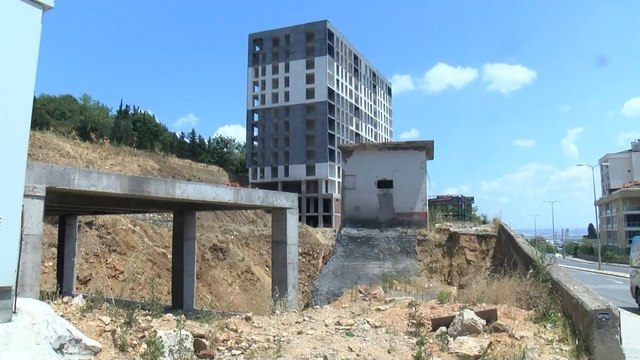 Bitmeyen inşaat mahallenin kâbusu oldu, polis baskın yaptı