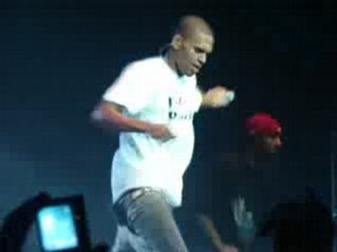 Chris Brown Live Paris - Wall to wall - dancer