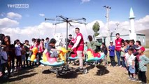 Kızılay gönüllülerinden bayramda çocuklara atlı karınca sürprizi