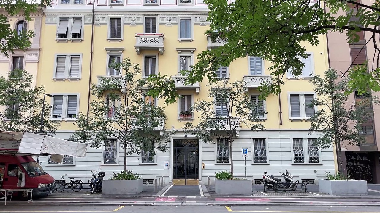 Il murales di aleXsandro Palombo dedicato a Silvio Berlusconi in via Volturno