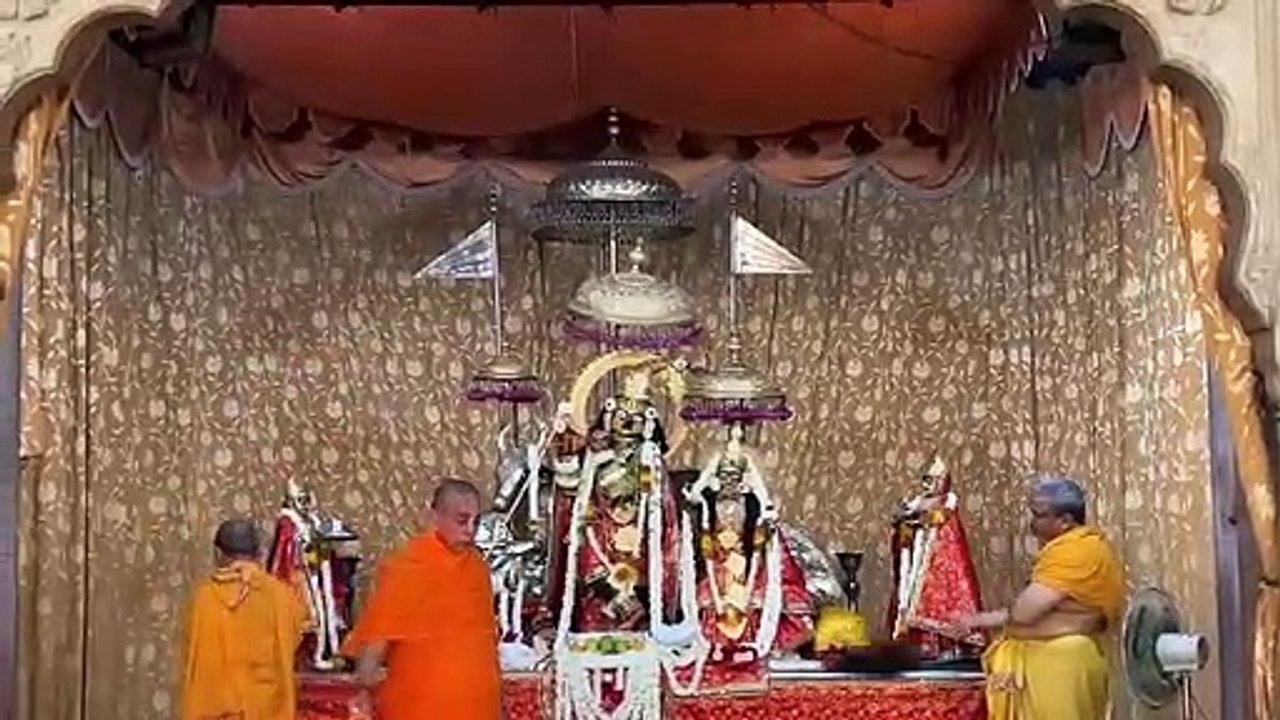 देवशयनी एकादशी: भक्ति में डूबा शहर,  मंदिरों मे...