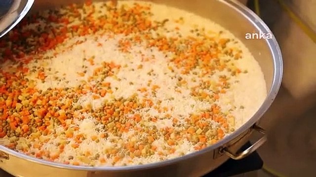 Merkezefendi Belediyesi Aşevi'nden ihtiyaç sahiplerine sıcak yemek hizmeti