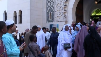 صلاة العيد في مسجد باريس الكبير