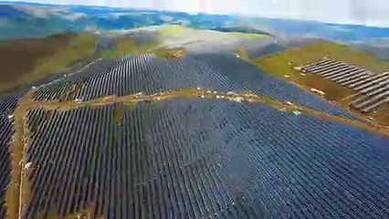 Dünyanın En Büyük Güneş Enerjisi Santralinin Drone ile Çekilmiş Görüntüleri