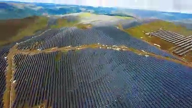 Dünyanın En Büyük Güneş Enerjisi Santralinin Drone ile Çekilmiş Görüntüleri