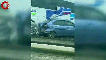 Arnavutköy'de yolcu otobüsü ters yöndeki araçlara çarptı